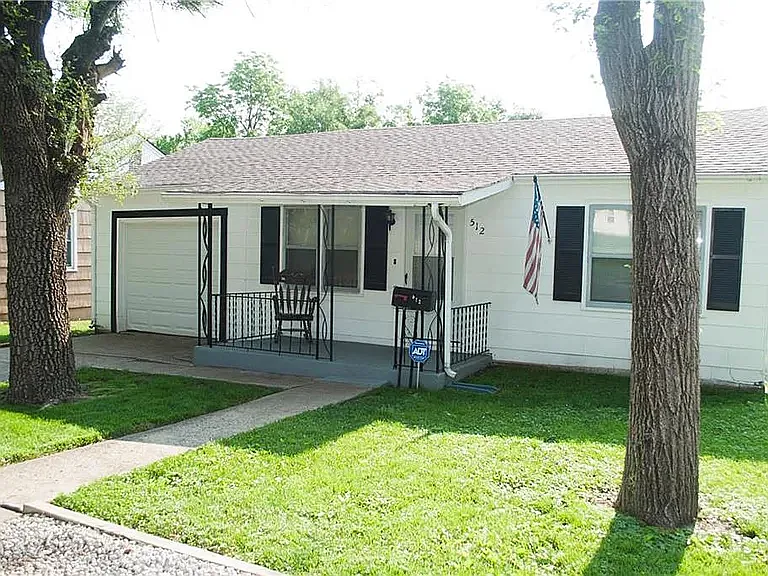 2 bed, 856 sqft, $1,500 — Photo 2