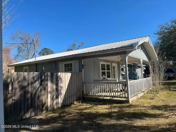 6560 Lakeshore Rd, Bay Saint Louis, MS 39520