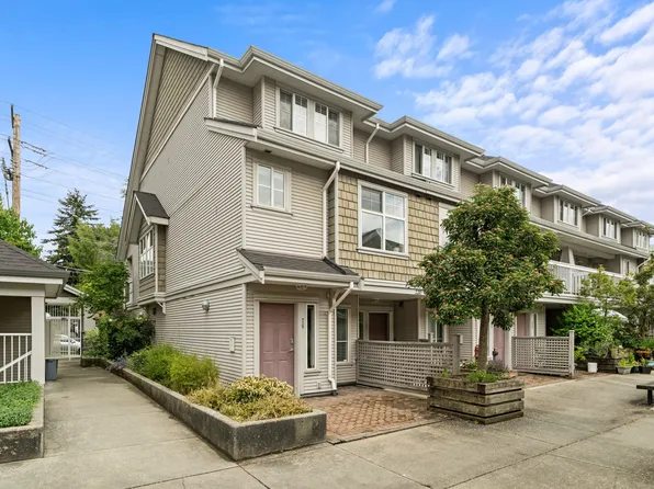 220 10th St #12, New Westminster, BC V3M 3X9
