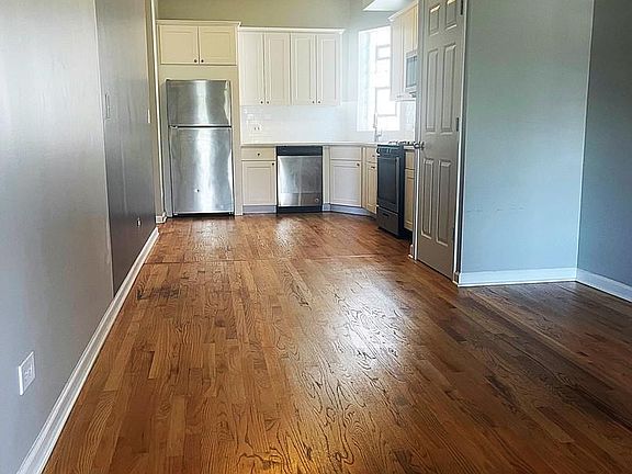 3rd image of 3421 W Armitage Ave #2R