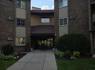 3425 Golfview Dr APT 115, Eagan, MN 55123