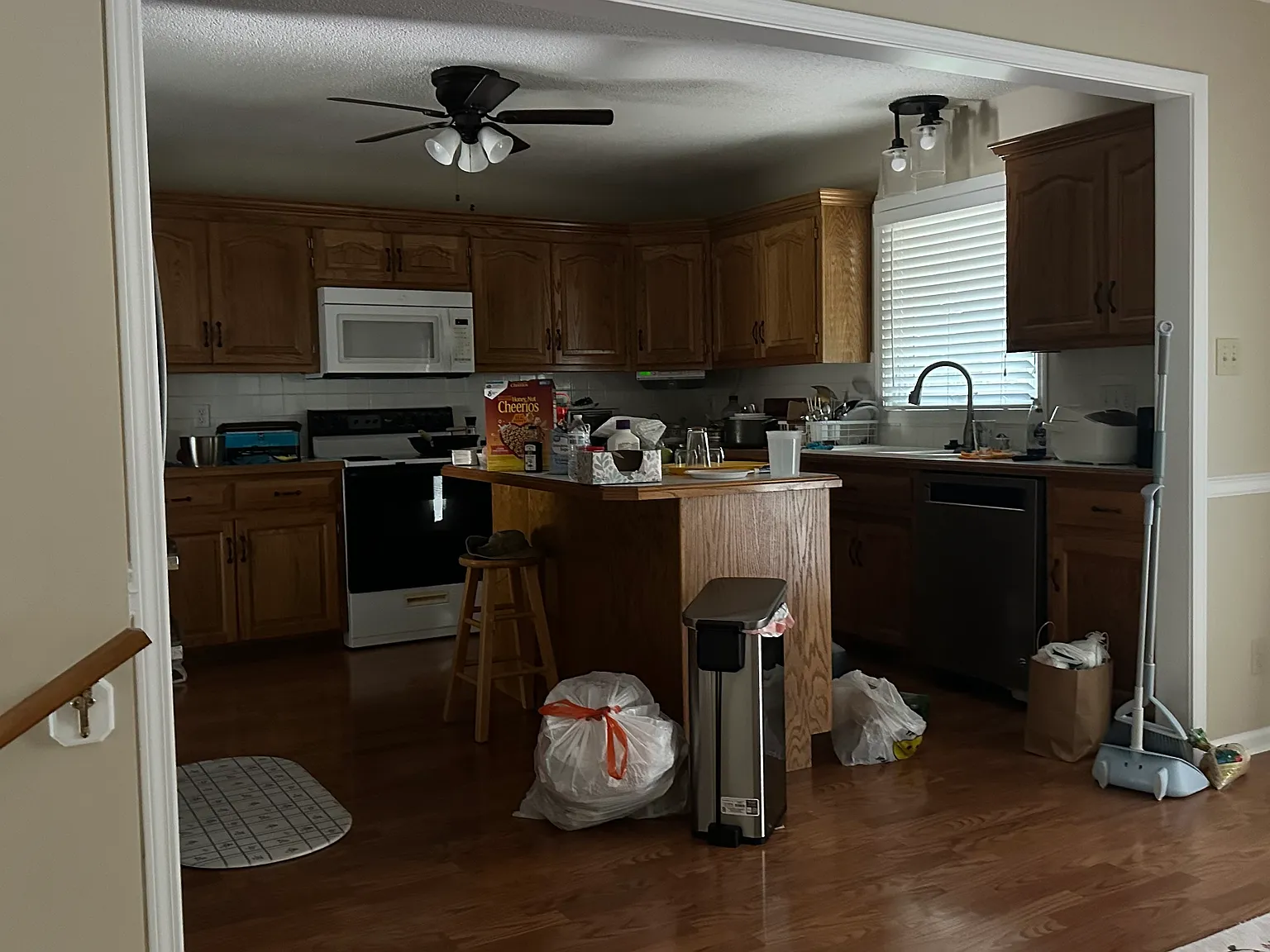 4 bed, 2317 sqft, $2,690 — Photo 4