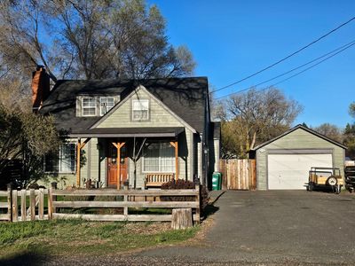 1749 Summers Ln, Klamath Falls, OR, 97603
