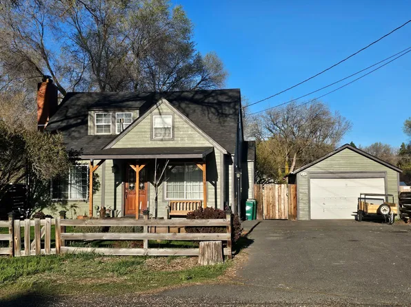 1749 Summers Ln, Klamath Falls, OR 97603