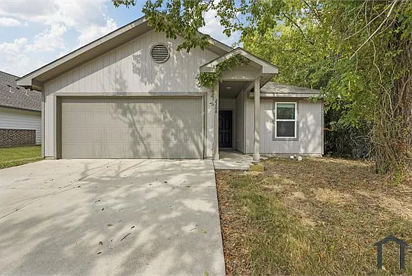 3 bed, 1028 sqft, $1,575 — Photo 2
