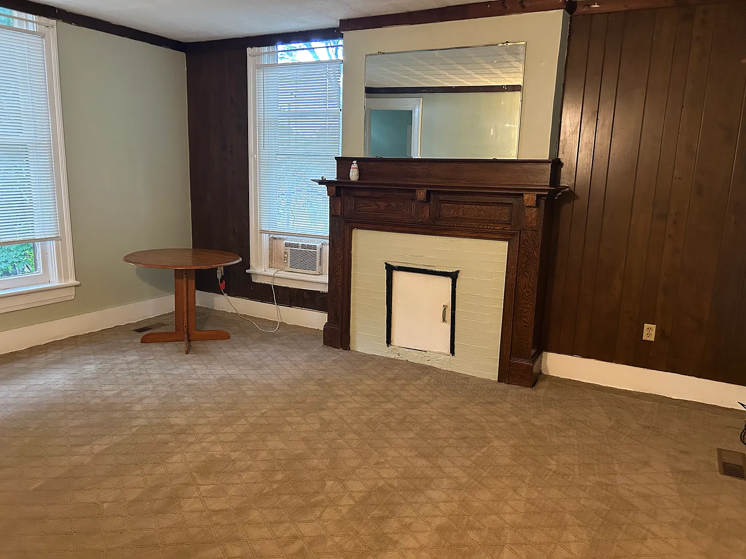 726 E High St — Photo 3