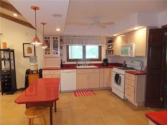 5th image of 907 S Country Club Dr