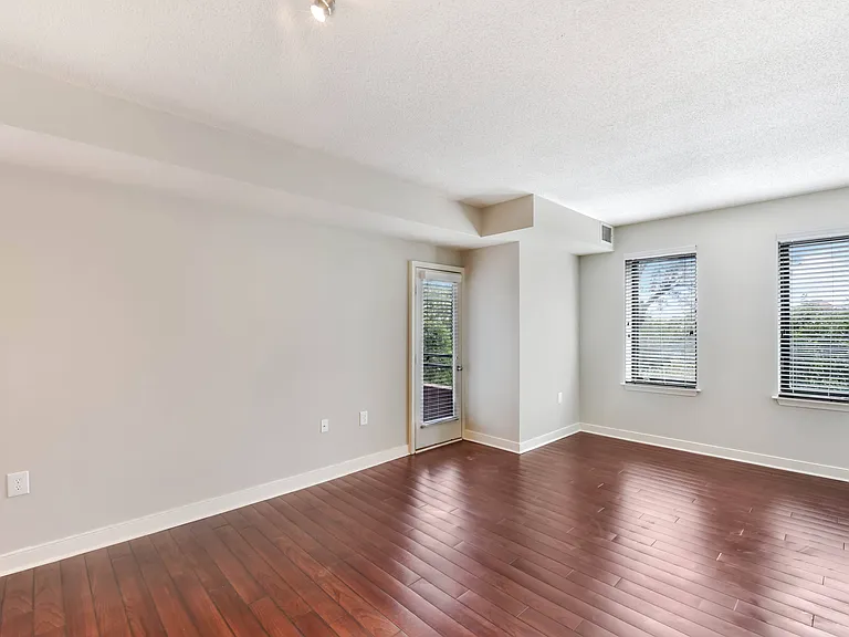 The Saratoga Apartments — Photo 18