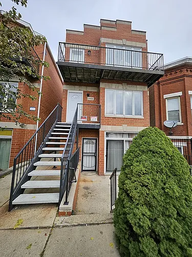 2448 W Grenshaw St #3 Photo 1