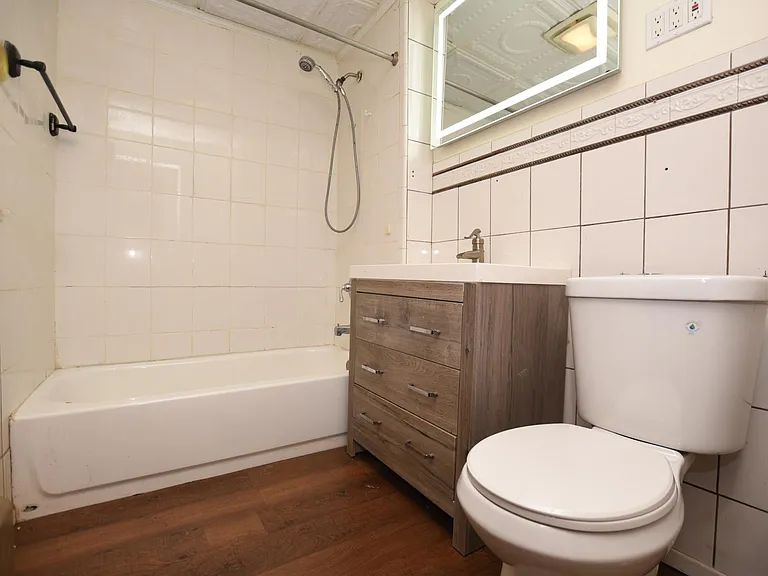 176 Adelaide St #1 — Photo 16