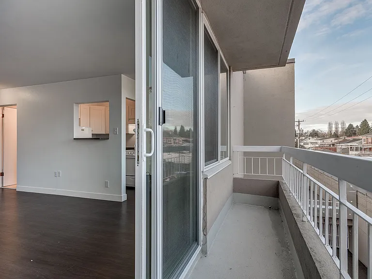695 SE Marine Dr #605 — Photo 24