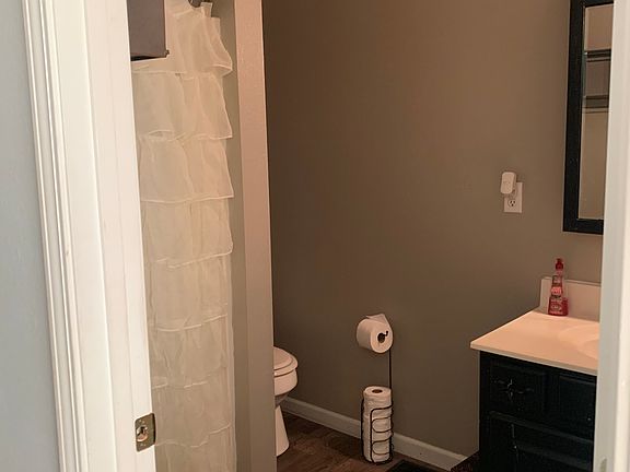 4th image of 103 Brown St