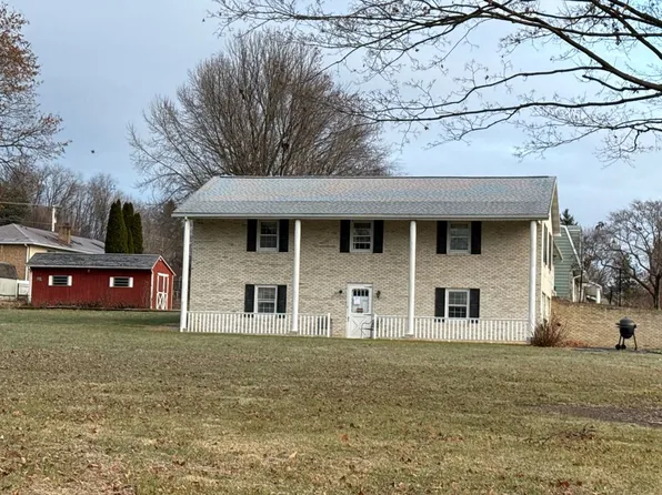 12150 Bayer Dr, Waynesboro, PA 17268