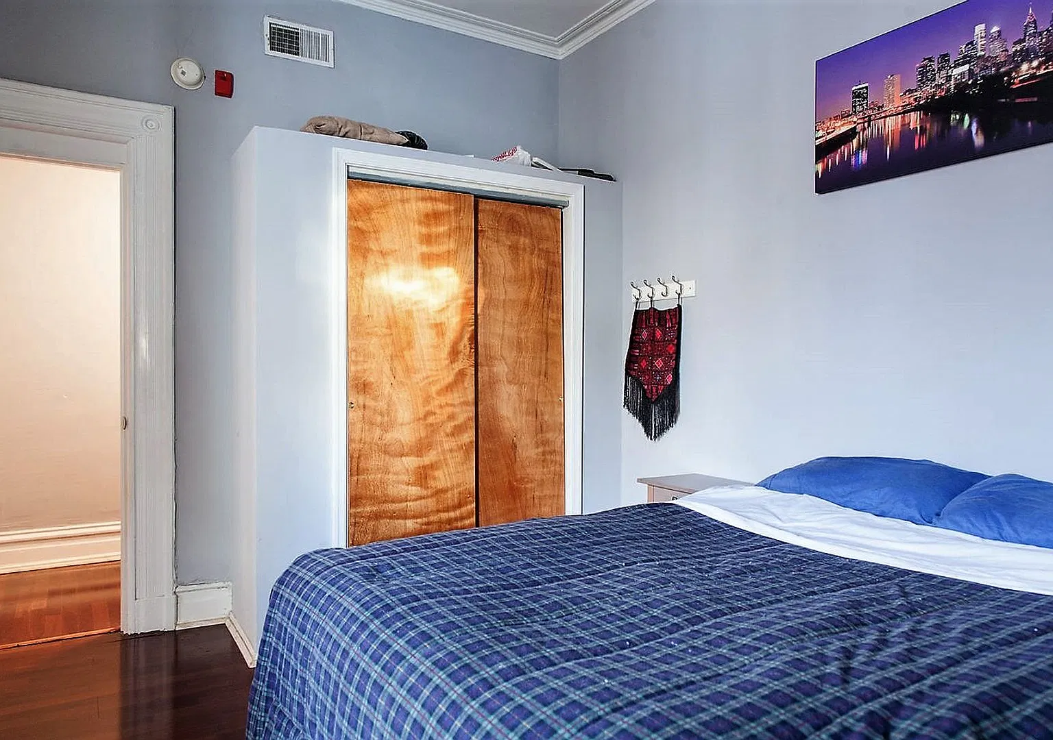 Spacious one bedroom unit in a great location in Fairmount. — Photo 4