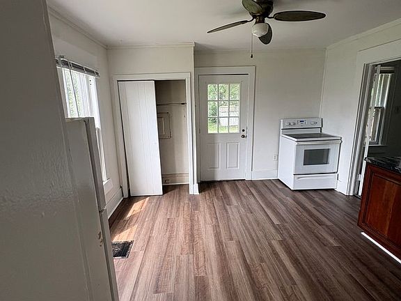 3rd image of 2075 N Woodford St