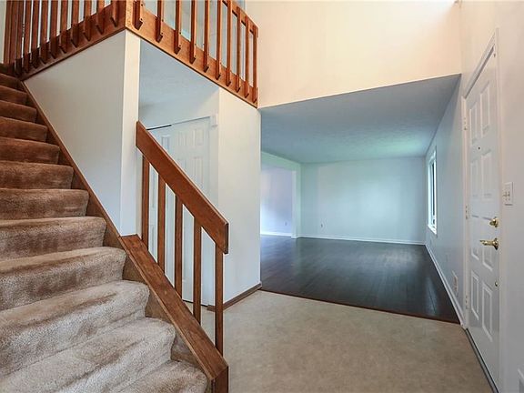 5th image of 27 Winchester Dr