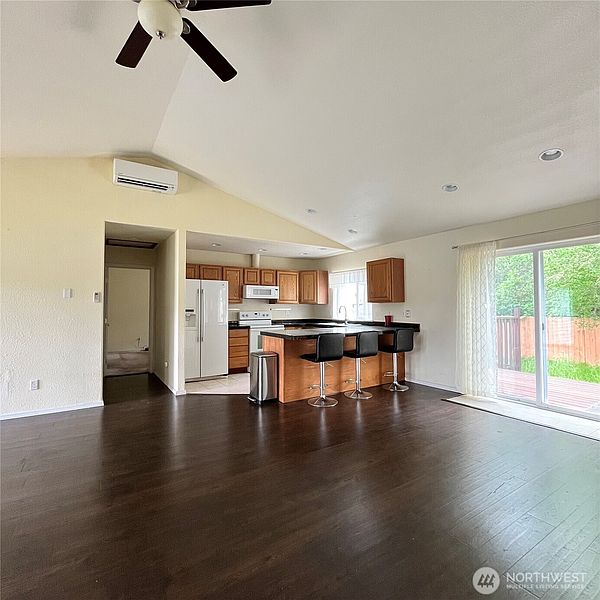 3rd image of 117 Bufflehead Street SW
