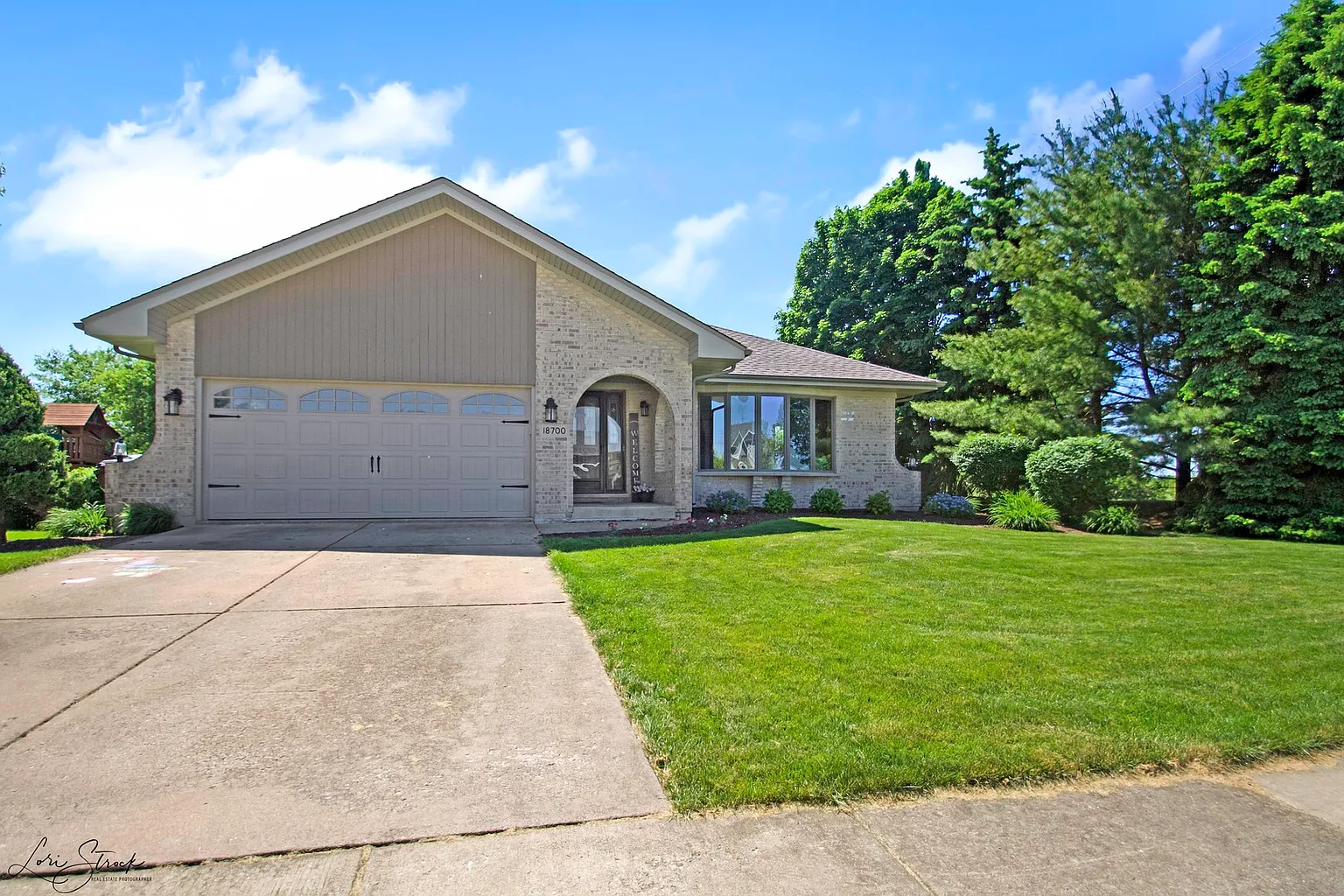 18700 London Ln photo 1
