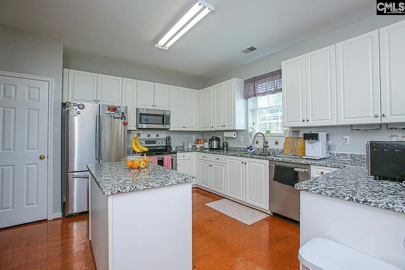 4 bed, 2278 sqft, $2,300 — Photo 4