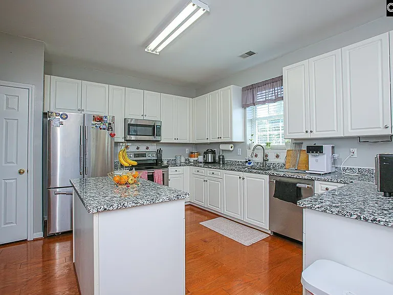 305 Beltrees Dr — Photo 4