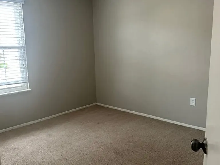 925 Cleveland St #102 — Photo 7