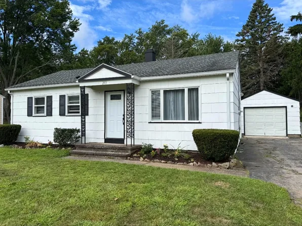 253 Princeton Rd, Webster, NY 14580