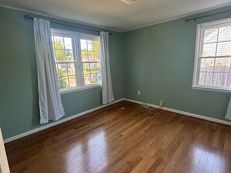 6844 Westmoreland Rd — Photo 10