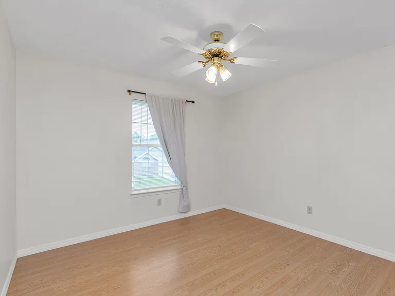 1708 Colonial Ct — Photo 6