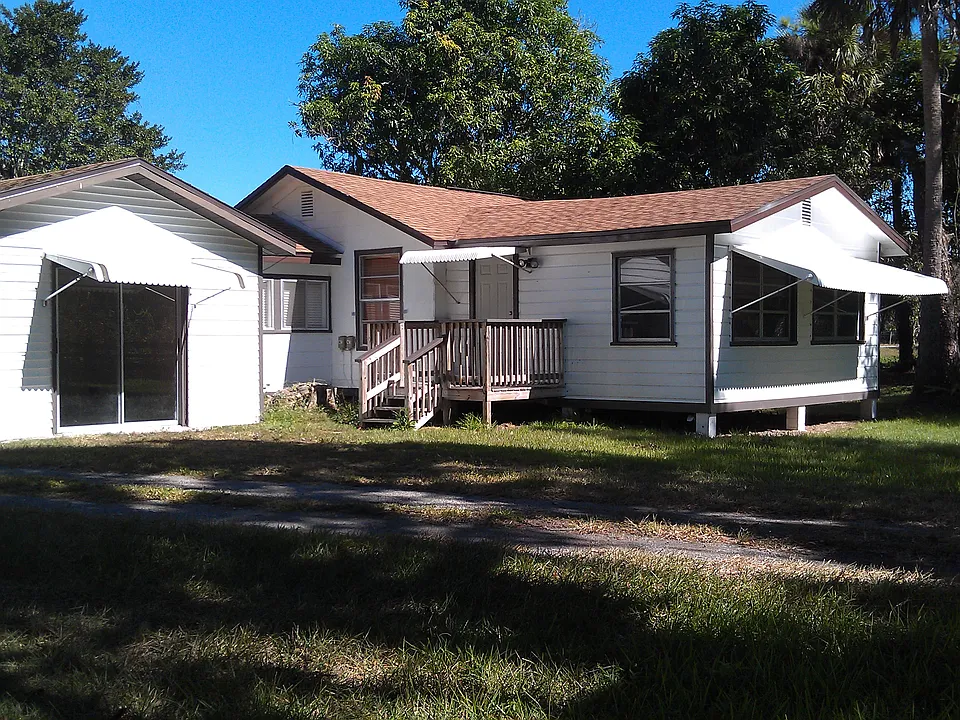 16401 Palm Beach Blvd