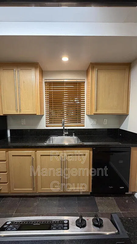 2 bed, 2.0 bath, 1302 sqft, $3,100 — Photo 2