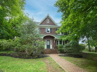 9 Dewey Ave, Gladstone, NJ 07934