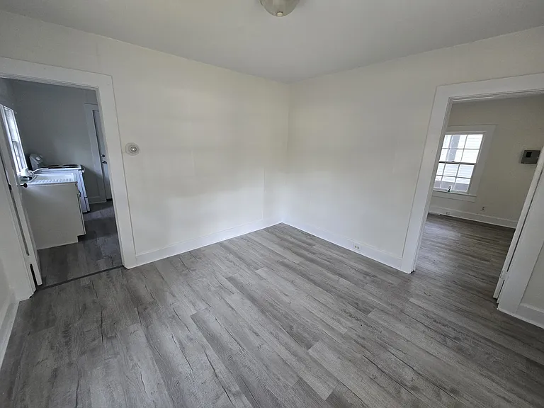 166 Kingsville Rd — Photo 2