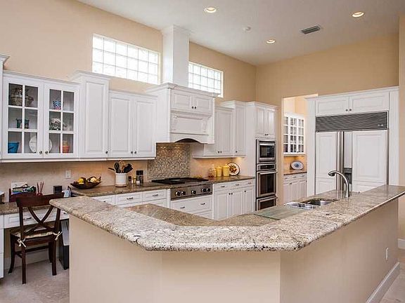 4th image of 160 Lakeview Way