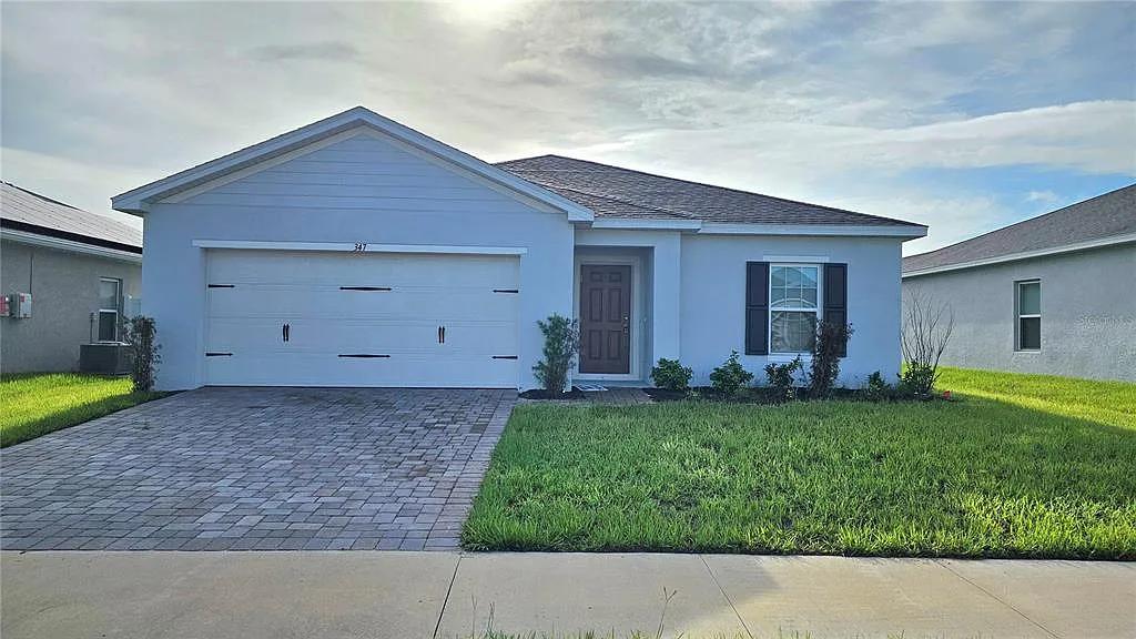 4 bed, 2.0 bath, 2000 sqft, $2,200 — Photo 1