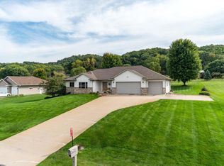 W5975 Schultz Ln, Onalaska, WI 54650