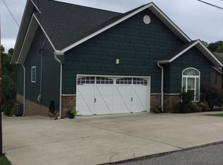 7010 W Country Club Dr, Huntington, WV 25705