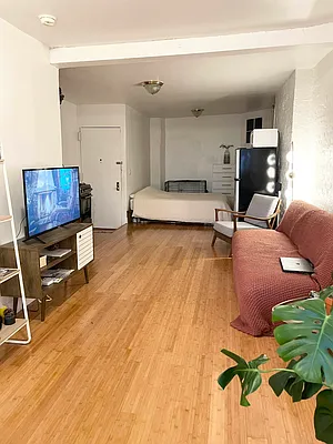 Rented by Delmark Realty LLC | media 21