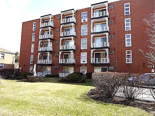 6490 N Northwest Hwy APT 3A photo 1