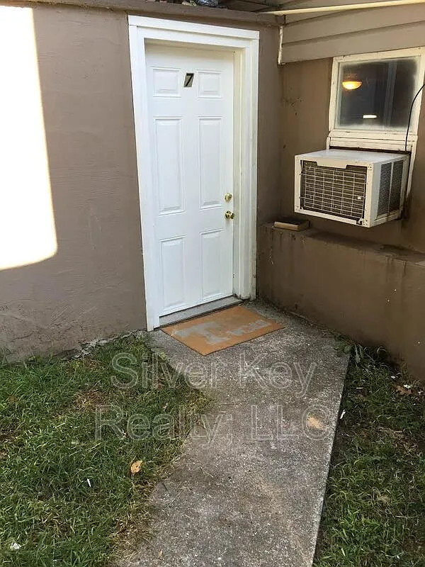 1 bed, 1.0 bath, $695 — Photo 1