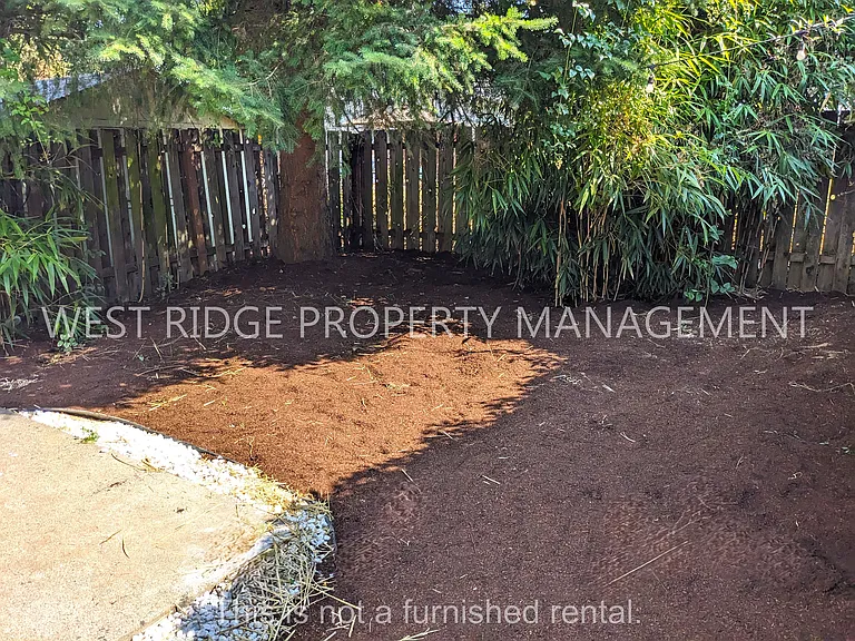 6824 N Astor St — Photo 2
