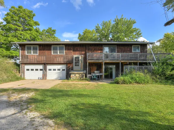 224 Hubbard Rd, Council Bluffs, IA 51503