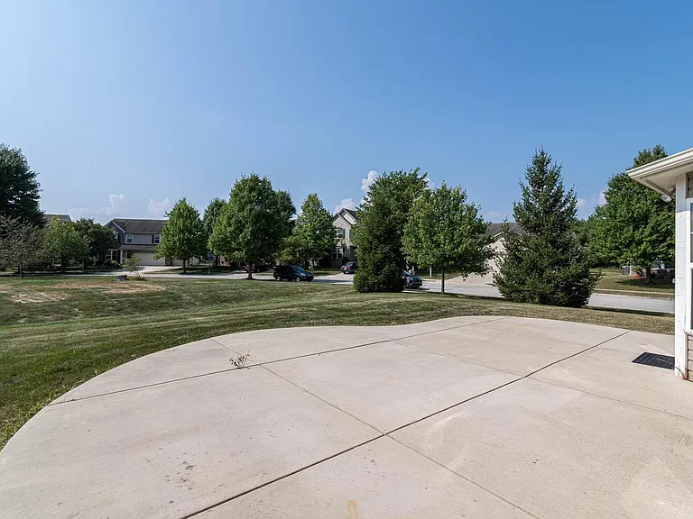 11081 Sanders Dr — Photo 25
