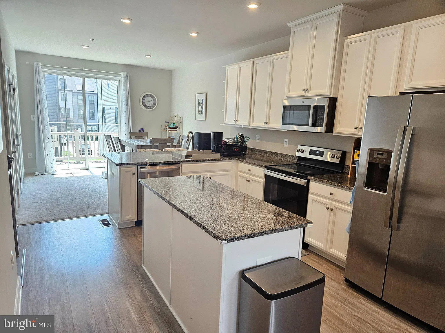 3 bed, 3.5 bath, 1920 sqft, $3,000 — Photo 3