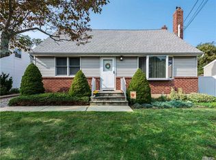 69 Tippin Dr, Huntington Station, NY 11746