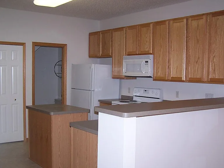 9665 Queensland Ln N — Photo 3