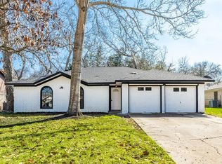 111 Sunflower St, Lake Jackson, TX 77566
