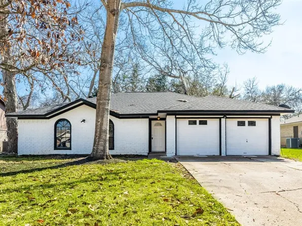 111 Sunflower St, Lake Jackson, TX 77566