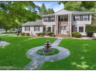 20 Mohawk Ln, Manalapan, NJ 07726