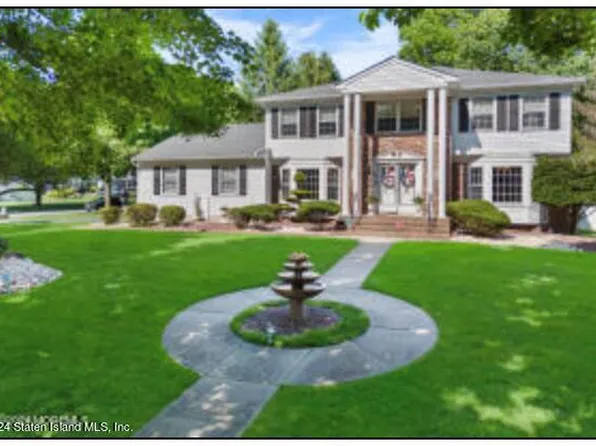 20 Mohawk Ln, Manalapan, NJ 07726