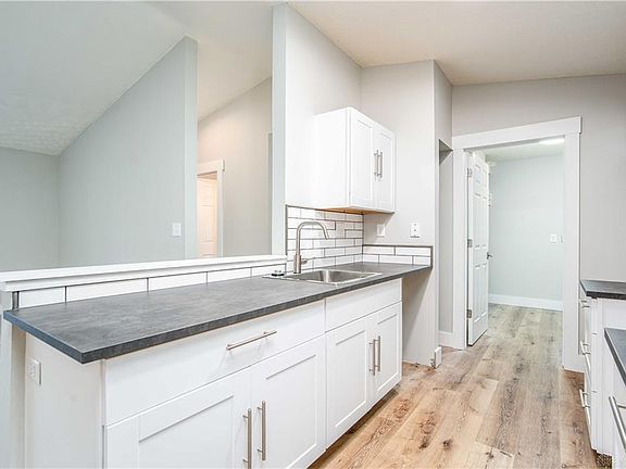 5th image of 156 Mallard Glen Dr APT 7